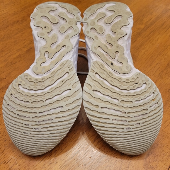 Nike React Infinity Run Flyknit 2 White/Metallic Silver Women's 8.5 - Picture 6 of 6